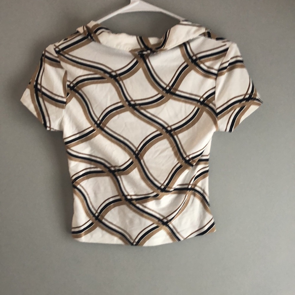 White stretchy top - Picture 2 of 5